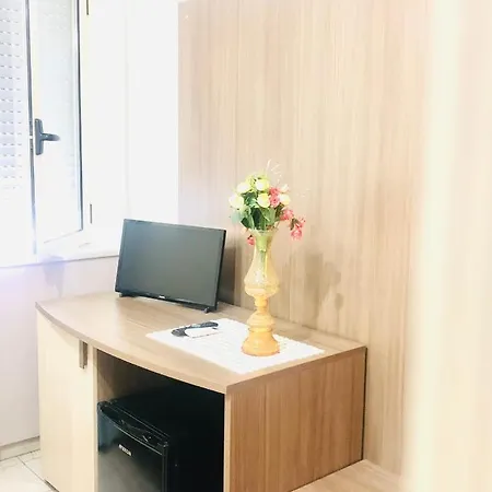 La Primula Hotel *